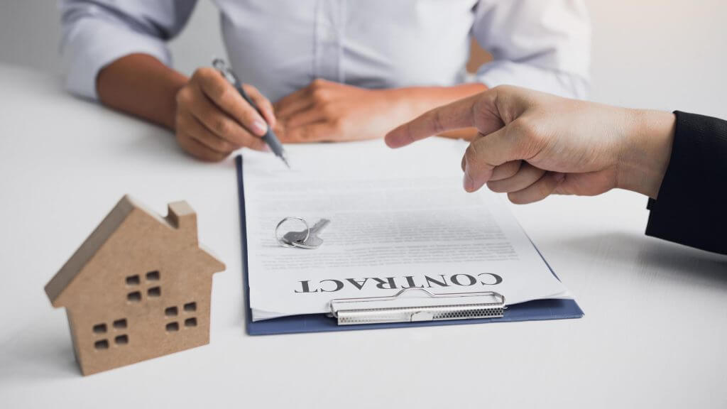 client signing home loan free photo